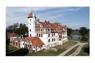 Schloss und Kirche von Basedow